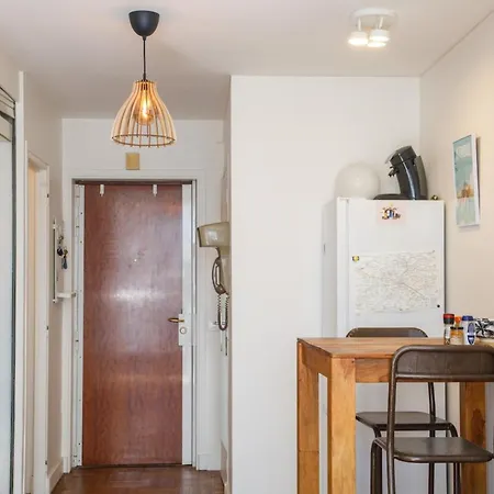 Radiant&charming Studiopoissonnieregare De L'est Apartment *